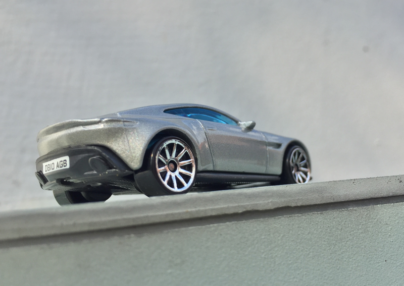 Illustration for article titled Thursday on the Thames - Your ride, Mr. Bond...